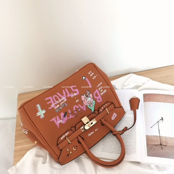 2020 new korean dongdaemun graffiti birkin bag niche cartoon letter print womens bag hand-painted style messenger bag
2020 new korean dongdaemun graffiti birkin bag niche cartoon letter print womens bag hand-painted style messenger bag