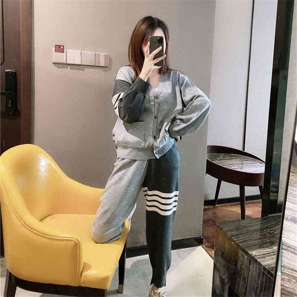 spring and autumn new color blocking pocket design tb coat stripe leggings casual knitted sportswear women, White
spring and autumn new color blocking pocket design tb coat stripe leggings casual knitted sportswear women, White