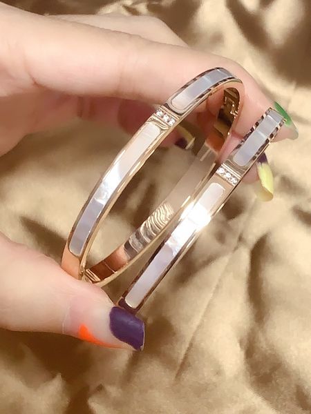 european and american temperament stainless steel bracelet female color natural shell layer bracelet diamond bracelet simple fashion wholesa, White
european and american temperament stainless steel bracelet female color natural shell layer bracelet diamond bracelet simple fashion wholesa, White