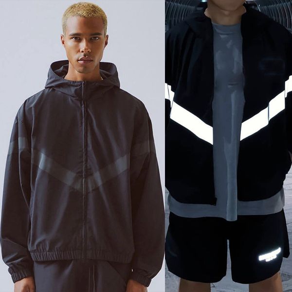 reflective night running impermeable man's with hood high fashion street nylon upper layer hip hop jacket streetwear, Black;brown
reflective night running impermeable man's with hood high fashion street nylon upper layer hip hop jacket streetwear, Black;brown