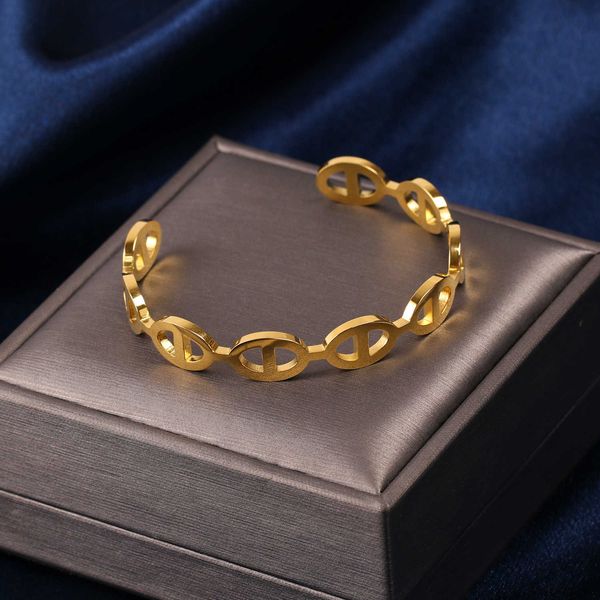 titanium steel round oval opening bracelet with 18k gold plated bracelet, Slivery;golden
titanium steel round oval opening bracelet with 18k gold plated bracelet, Slivery;golden