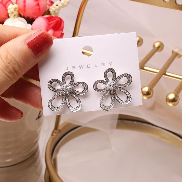stud korean design fashion jewelry exquisite copper inlaid zircon hollow flower earrings daily wild female, Golden;silver
stud korean design fashion jewelry exquisite copper inlaid zircon hollow flower earrings daily wild female, Golden;silver