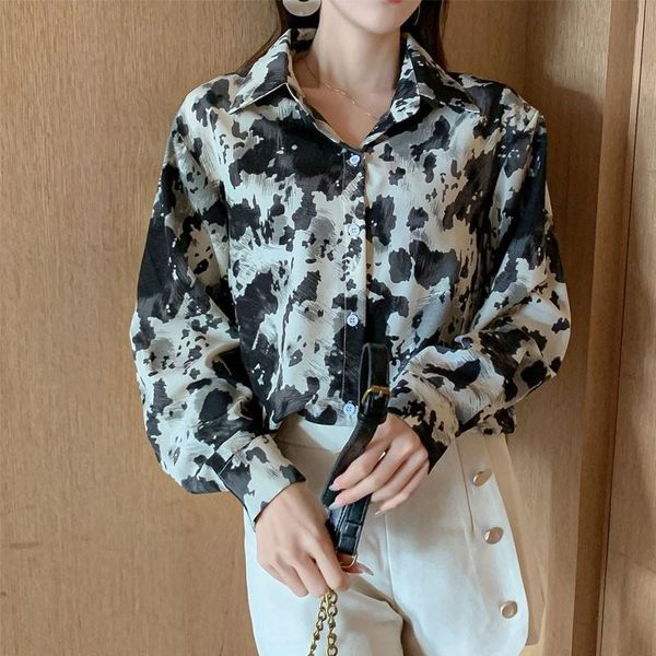 2021 women long sleeve turn-down collar ink texture printed fahion chiffon shirt women summer casual blouses shirts, White
2021 women long sleeve turn-down collar ink texture printed fahion chiffon shirt women summer casual blouses shirts, White