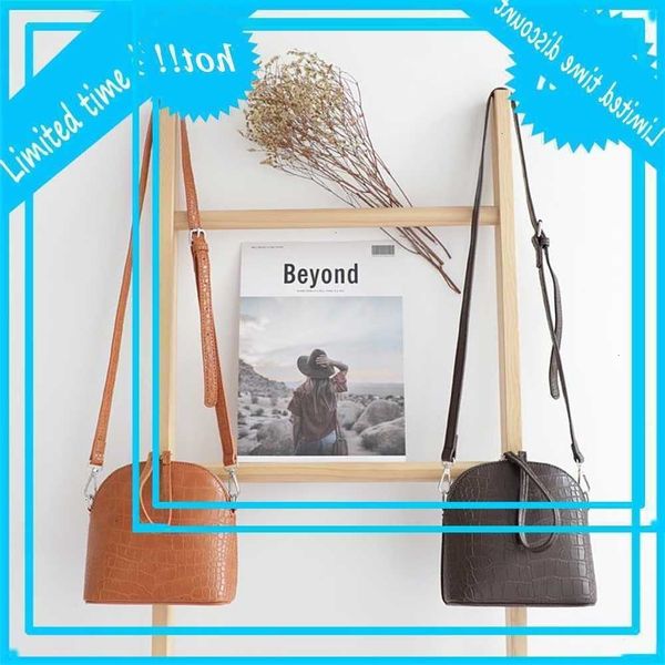 korean crocodile mini shell and fashionable one shoulder messenger bag
korean crocodile mini shell and fashionable one shoulder messenger bag