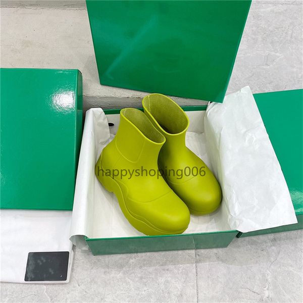 2020 new fashion short boots light waterproof casual shoes genuine leather rubber oversized sole various colors size35-40, Black
2020 new fashion short boots light waterproof casual shoes genuine leather rubber oversized sole various colors size35-40, Black
