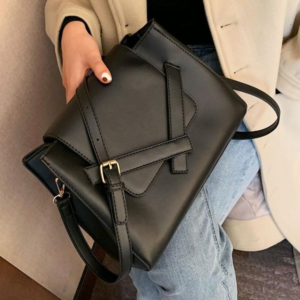 fashion texture retro messenger bag 2020 new autumn and winter retro women's designer all-match western-style shoulder bag
fashion texture retro messenger bag 2020 new autumn and winter retro women's designer all-match western-style shoulder bag