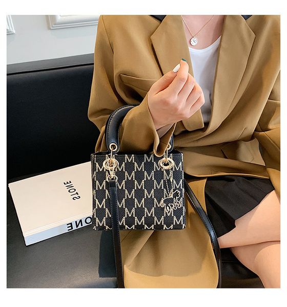 autumn and winter leopard print small bag 2021 new women's versatile messenger fashion portable diana
autumn and winter leopard print small bag 2021 new women's versatile messenger fashion portable diana