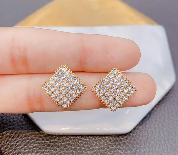 2020 new luxury diamond diamond sparkling rhinestone earrings white black red s925 earrings sister suit bridesmaid suit 422, Golden;silver
2020 new luxury diamond diamond sparkling rhinestone earrings white black red s925 earrings sister suit bridesmaid suit 422, Golden;silver