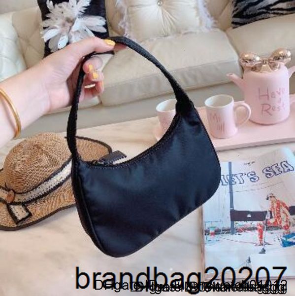 2020 deluxe women bags nylon purse crescent bag match fluorescent handbags wallet tote parachute fabric totes
2020 deluxe women bags nylon purse crescent bag match fluorescent handbags wallet tote parachute fabric totes