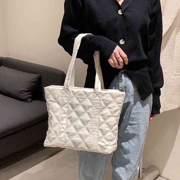 large capacity bag women's new autumn and winter shopping single shoulder bag fashion versatile portable tide
large capacity bag women's new autumn and winter shopping single shoulder bag fashion versatile portable tide