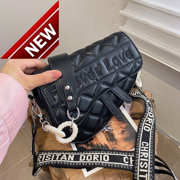 d's same lingge saddle 2022 autumn new fashion pearl chain hand wide shoulder belt messenger bag female
d's same lingge saddle 2022 autumn new fashion pearl chain hand wide shoulder belt messenger bag female