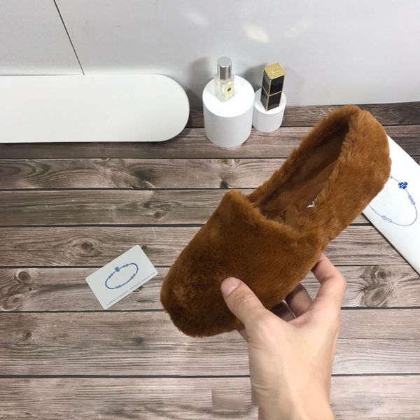 luxurys designers new women home plush slippers winter round toe flat cotton shoes fashion black white red brown slipper brand wholesale
luxurys designers new women home plush slippers winter round toe flat cotton shoes fashion black white red brown slipper brand wholesale