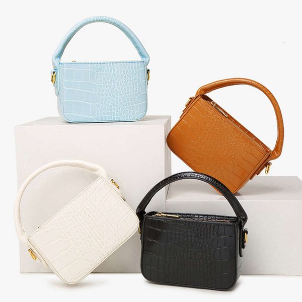 luxurys designers women 2021 autumn new niche design leather stone pattern underarm women's single shoulder messenger bag
luxurys designers women 2021 autumn new niche design leather stone pattern underarm women's single shoulder messenger bag