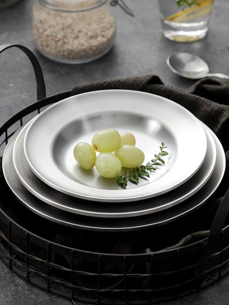 304 stainless steel disc western dinner plate double-layer insulated moon plate sanding
304 stainless steel disc western dinner plate double-layer insulated moon plate sanding