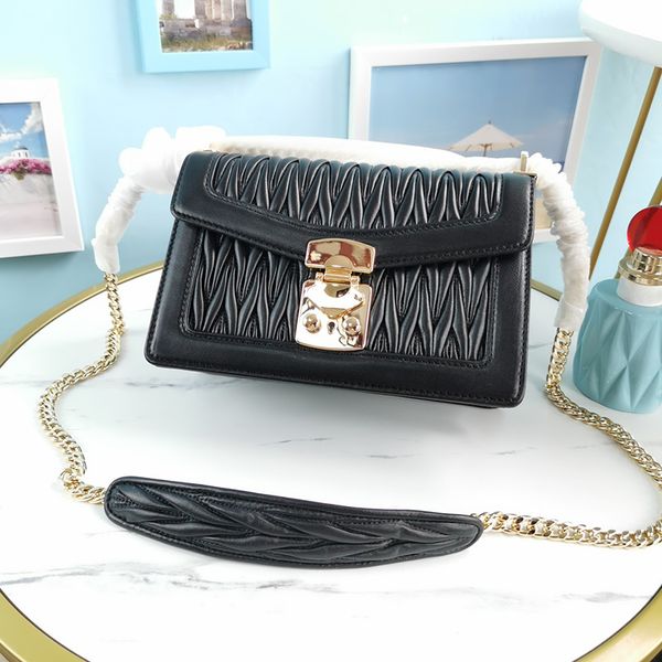 new style 5bd083 women bags imported leather material match with two color embroidery fabric flip the cover to open and close the lock bags
new style 5bd083 women bags imported leather material match with two color embroidery fabric flip the cover to open and close the lock bags