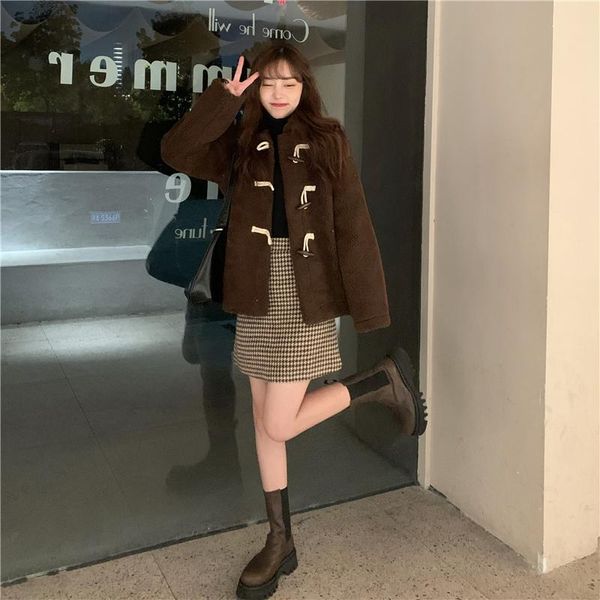 2021 winter female korean fashion warm thick long sleeve jacket loose horn button turn-down collar alpaca wool cotton clothes, Black
2021 winter female korean fashion warm thick long sleeve jacket loose horn button turn-down collar alpaca wool cotton clothes, Black