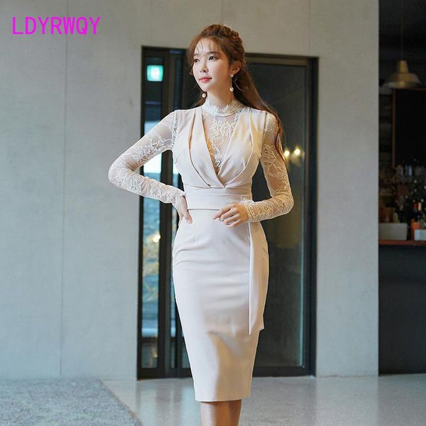 2020 autumn korean version of the new women's lace stitching package hip dress lace knee-length regular patchwork, Black;gray
2020 autumn korean version of the new women's lace stitching package hip dress lace knee-length regular patchwork, Black;gray