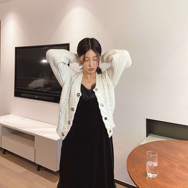 women's t-shirt autumn and winter 2020 new scottish fairy tale lovely wind flower button sweater cardigan, White;black 
women's t-shirt autumn and winter 2020 new scottish fairy tale lovely wind flower button sweater cardigan, White;black
