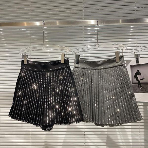 2020 winter new vertical strip rhinestone diamond shiny lace edge pleated skirt shorts skirt women1, Black
2020 winter new vertical strip rhinestone diamond shiny lace edge pleated skirt shorts skirt women1, Black
