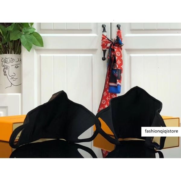 factory7c55cover half designer face lovers trend mouth mask leather ladies handbag tote bags womens mens backpack masks
factory7c55cover half designer face lovers trend mouth mask leather ladies handbag tote bags womens mens backpack masks