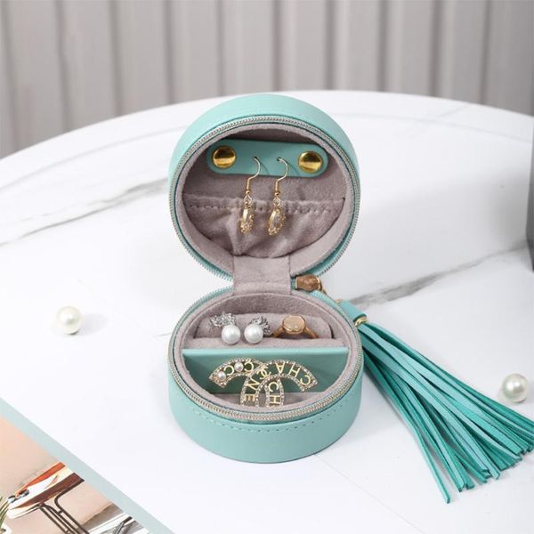 new portable pu leather jewelry box princess korean simple small necklace earrings organizer round shape jewelry storage box
new portable pu leather jewelry box princess korean simple small necklace earrings organizer round shape jewelry storage box