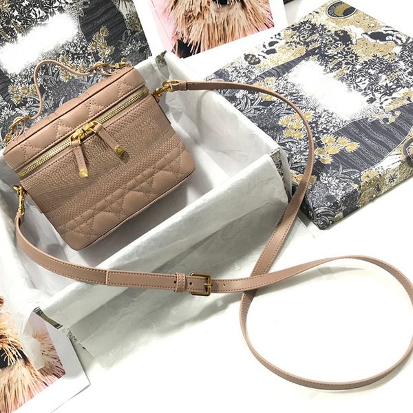small travel vanity case cosmetic pouch makeup case toiletry handbag classic luxurious brand lambskin travelling toilet bag men women large
small travel vanity case cosmetic pouch makeup case toiletry handbag classic luxurious brand lambskin travelling toilet bag men women large