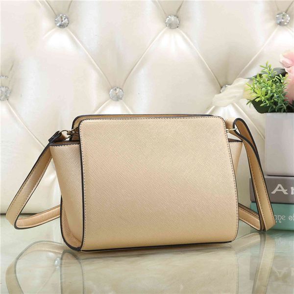 2020 maw бренд моды дизайнер женские сумки crossbody messenger сумки цепные сумки цепные хорошее качество pu кожаные кошельки женская сумка
2020 maw бренд моды дизайнер женские сумки crossbody messenger сумки цепные сумки цепные хорошее качество pu кожаные кошельки женская сумка