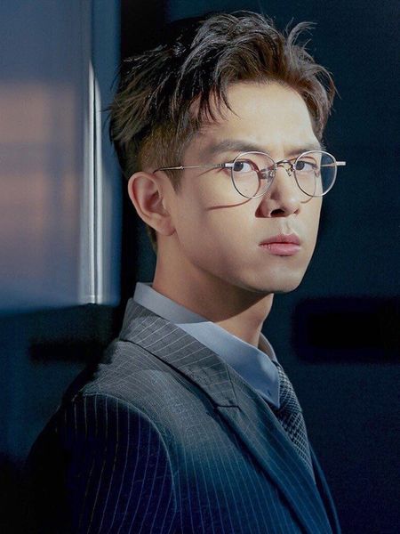li xian the same type of pure titanium frame women plain and round face can be matched with power glasses for
li xian the same type of pure titanium frame women plain and round face can be matched with power glasses for