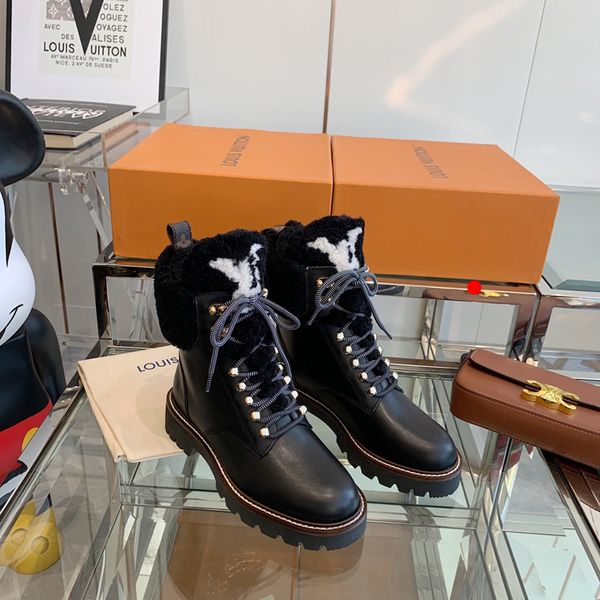 womens designer boots leather martin ankle boot fashion non-slip wave colored rubber outsole elastic webbing luxury comfort exquisite -l007, Black
womens designer boots leather martin ankle boot fashion non-slip wave colored rubber outsole elastic webbing luxury comfort exquisite -l007, Black