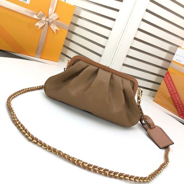 designer classic internal shoulder bag messenger new shaped old flower mosaic yellow flower can bag cloud the like a chain space women, Red;black
designer classic internal shoulder bag messenger new shaped old flower mosaic yellow flower can bag cloud the like a chain space women, Red;black