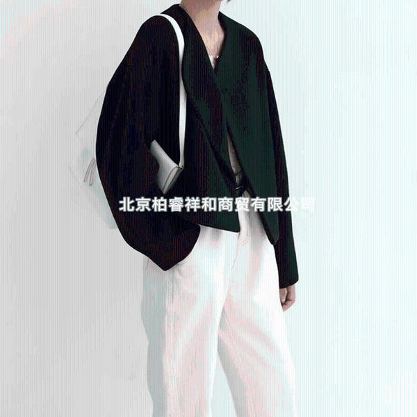 double lapel design black woolen coat looks slim and tall short woolen coat for women1
double lapel design black woolen coat looks slim and tall short woolen coat for women1