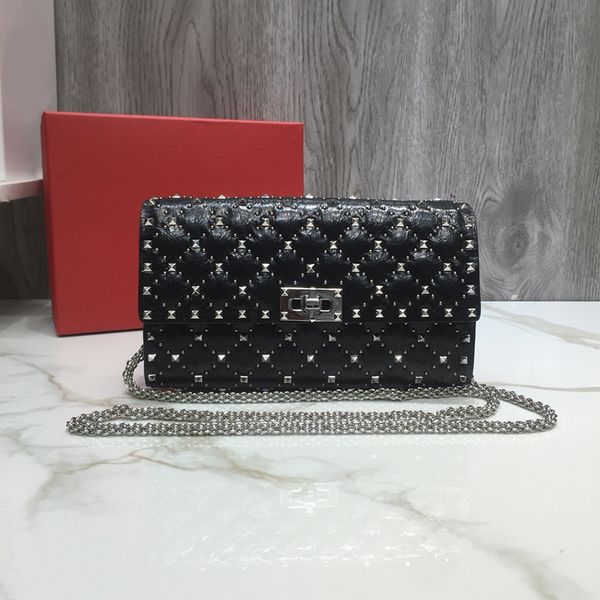 new style vacuum plated rivets 0137 shoulder bag made of imported soft resin grain cowhide interior zipper pocket genuine leather bags
new style vacuum plated rivets 0137 shoulder bag made of imported soft resin grain cowhide interior zipper pocket genuine leather bags