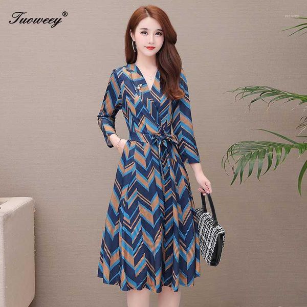 2020 spring geometric printing women dress plus size 5xl lapel pleated chest button office lady female dresses1, Black;gray
2020 spring geometric printing women dress plus size 5xl lapel pleated chest button office lady female dresses1, Black;gray