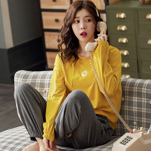 daisy embroidered women's pajama set long sleeve o-neck pants loose cute girls pajamas fall winter 2020 nachtkleding vrouwen
daisy embroidered women's pajama set long sleeve o-neck pants loose cute girls pajamas fall winter 2020 nachtkleding vrouwen