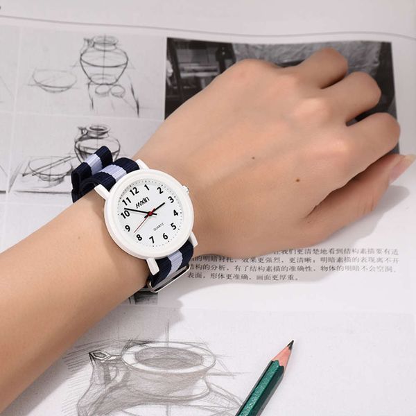 middle students new school fashion trend simple quartz watch outdoor leisure temperament, Slivery;brown
middle students new school fashion trend simple quartz watch outdoor leisure temperament, Slivery;brown
