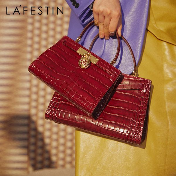 lafestin 2020 new women's messenger handbag fashion retro shoulder bag atmospheric platinum bag c0121
lafestin 2020 new women's messenger handbag fashion retro shoulder bag atmospheric platinum bag c0121