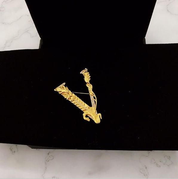 v-shaped brooch female european and american temperament female net red retro brass brooch, Golden;silver
v-shaped brooch female european and american temperament female net red retro brass brooch, Golden;silver