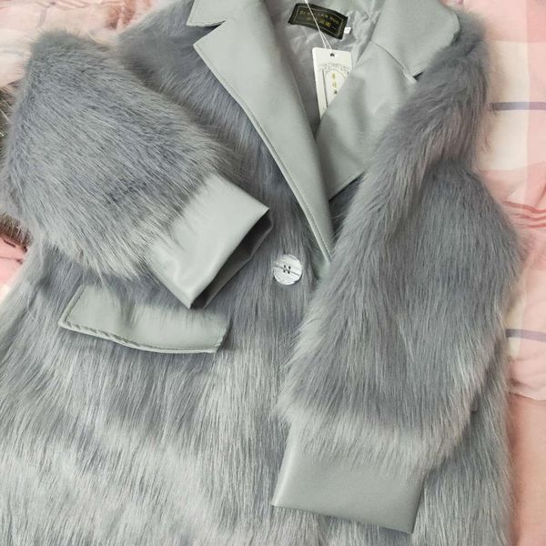 2020 new winter women elegant faux fox fur coat lady casual warm leather coats female long sleeve outerwear lj201202, Black
2020 new winter women elegant faux fox fur coat lady casual warm leather coats female long sleeve outerwear lj201202, Black