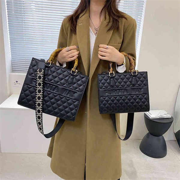 large capacity bamboo portable women's rhombic lattice embroidered thread single shoulder diagonal span special bag 
large capacity bamboo portable women's rhombic lattice embroidered thread single shoulder diagonal span special bag