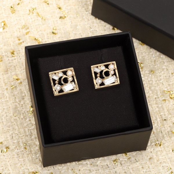 2022 square shape charm stud earring with crystal beads hollow design in 18k gold plated have box stamp ps4247, Golden
2022 square shape charm stud earring with crystal beads hollow design in 18k gold plated have box stamp ps4247, Golden