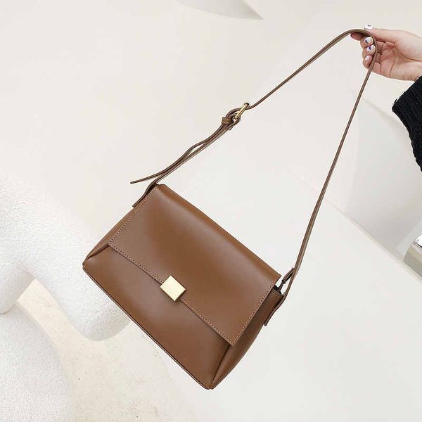 postman retro shoulder bag women's clothing trend autumn and winter simple wild forest series literary messenger
postman retro shoulder bag women's clothing trend autumn and winter simple wild forest series literary messenger