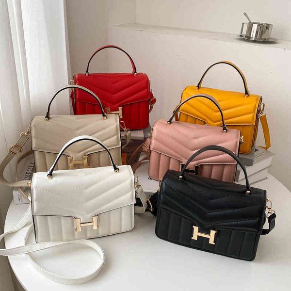 2022 factory wholesale new goddess bag spring personalized embossed temperament new one shoulder portable messenger small square bag fashion
2022 factory wholesale new goddess bag spring personalized embossed temperament new one shoulder portable messenger small square bag fashion