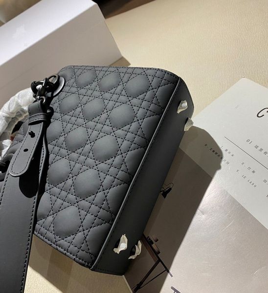 fashion women's handbag 20fw new designer texture letter decoration messenger shoulder bag bag 4 colors wf2012041
fashion women's handbag 20fw new designer texture letter decoration messenger shoulder bag bag 4 colors wf2012041