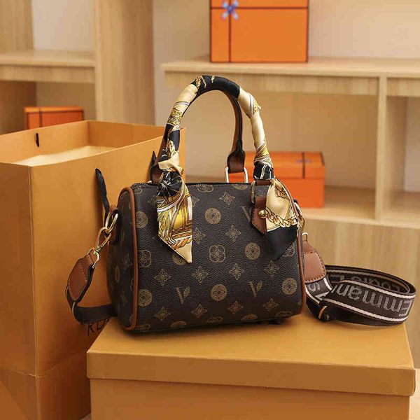 2022 factory wholesale diagonal small boston pillow simple hand fashion versatile shoulder bag
2022 factory wholesale diagonal small boston pillow simple hand fashion versatile shoulder bag