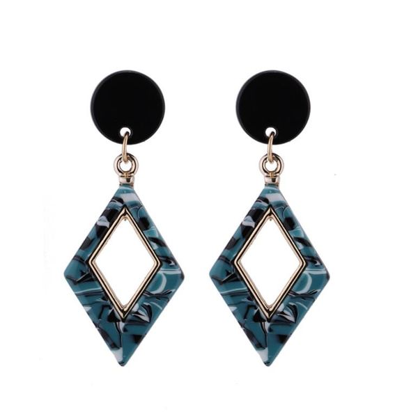 2020 the new fashion street p shoot features elegant and atmospheric earrings that decorate the face's diamond shape 329, Golden;silver
2020 the new fashion street p shoot features elegant and atmospheric earrings that decorate the face's diamond shape 329, Golden;silver