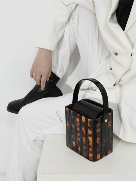 shoulder bags fashion women genuine leather evening bag cute gold acrylic handbags luxury square party wedding casual vintage box clutch
shoulder bags fashion women genuine leather evening bag cute gold acrylic handbags luxury square party wedding casual vintage box clutch