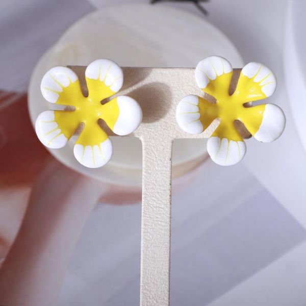 stud europe and the united states big-name jewelry wholesale small fresh paint yellow five-petal flower earrings, Golden;silver
stud europe and the united states big-name jewelry wholesale small fresh paint yellow five-petal flower earrings, Golden;silver