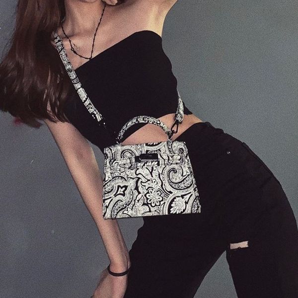 small designer women 2020 new fashion black and white cashew flower mini shoulder bag
small designer women 2020 new fashion black and white cashew flower mini shoulder bag