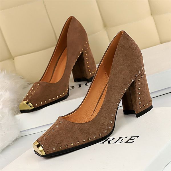 female 2020 springfall luxury suede studded yellow block black heel high pumps chunky rivets tapones shoes scarpin gil9
female 2020 springfall luxury suede studded yellow block black heel high pumps chunky rivets tapones shoes scarpin gil9