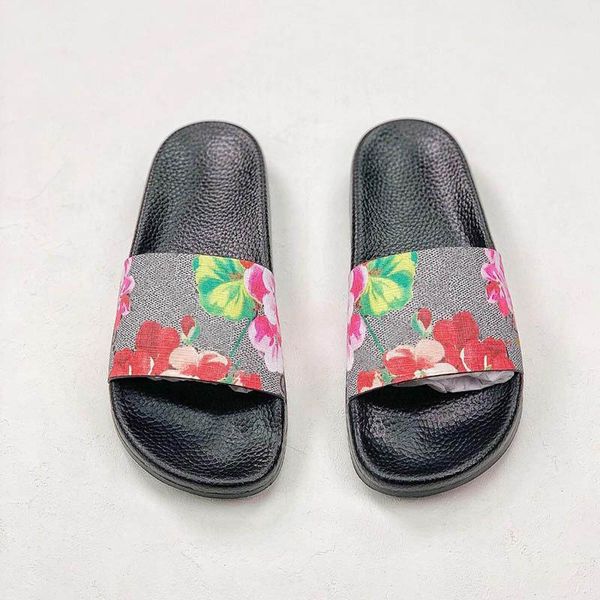 designer mens women slippers summer sandals beach slide flat platform bathroom home flip flops striped causal slipper 36-46 without box
designer mens women slippers summer sandals beach slide flat platform bathroom home flip flops striped causal slipper 36-46 without box
